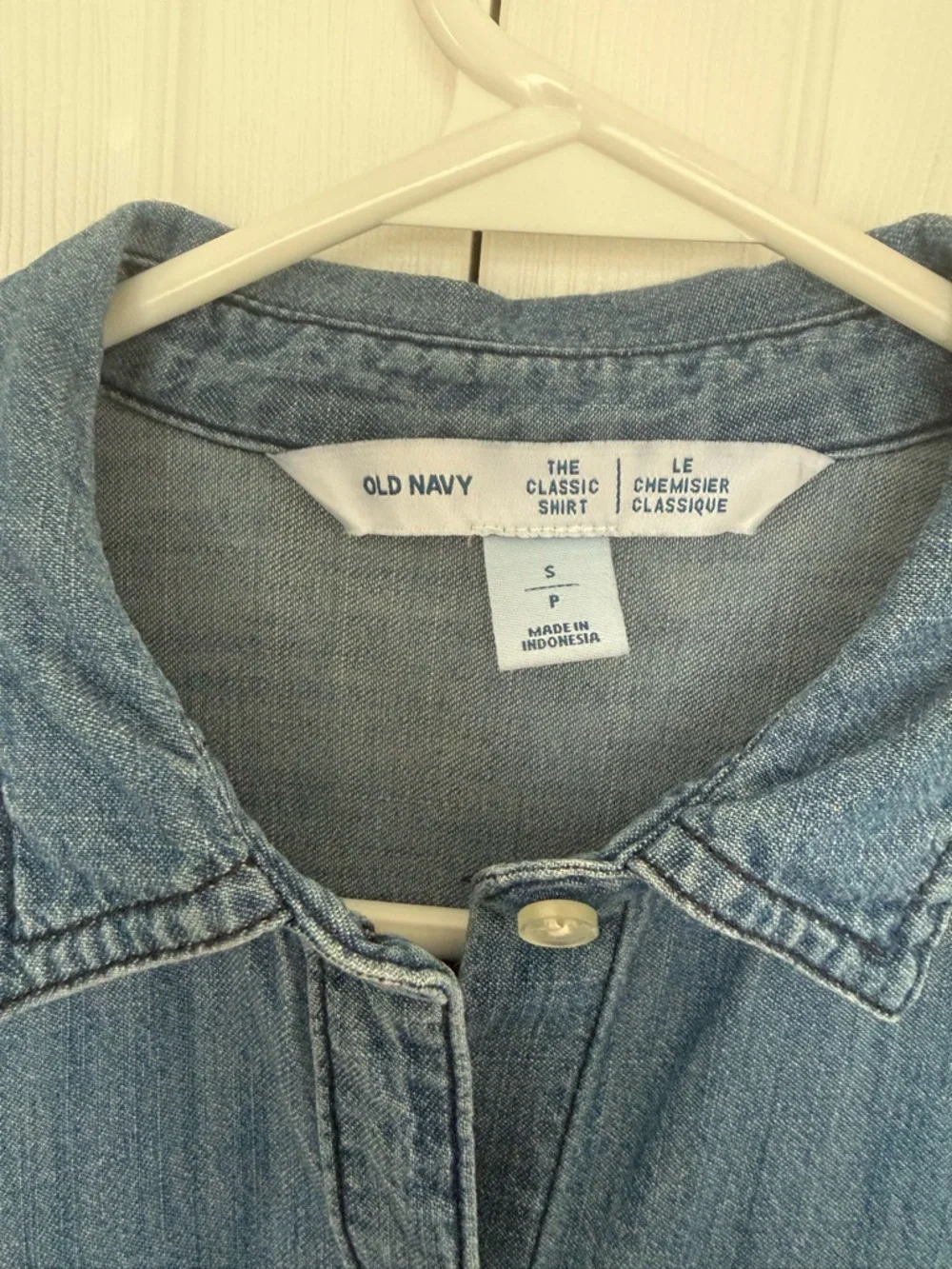 Old Navy Light Blue Chambray Button-Front Shirt - Picture 3 of 5
